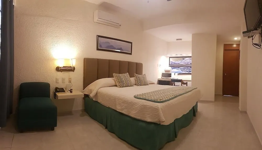 Hotel Y Suites Nader Cancun