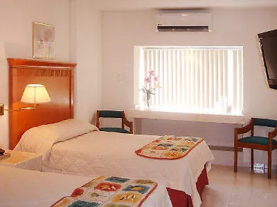 Hotel Y Suites Nader Cancun