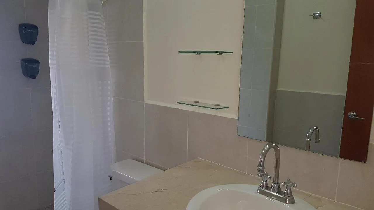 Hotel Y Suites Nader Κανκούν 3*,